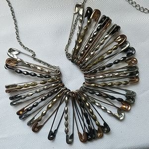 💥Unique pin necklace 📿